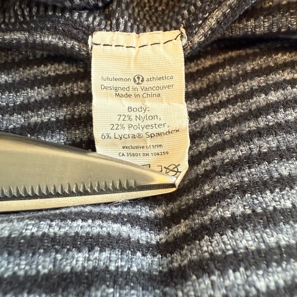 Lululemon Vinyasa Black Scarf Wrap Mini Check Pique - Picture 10 of 13